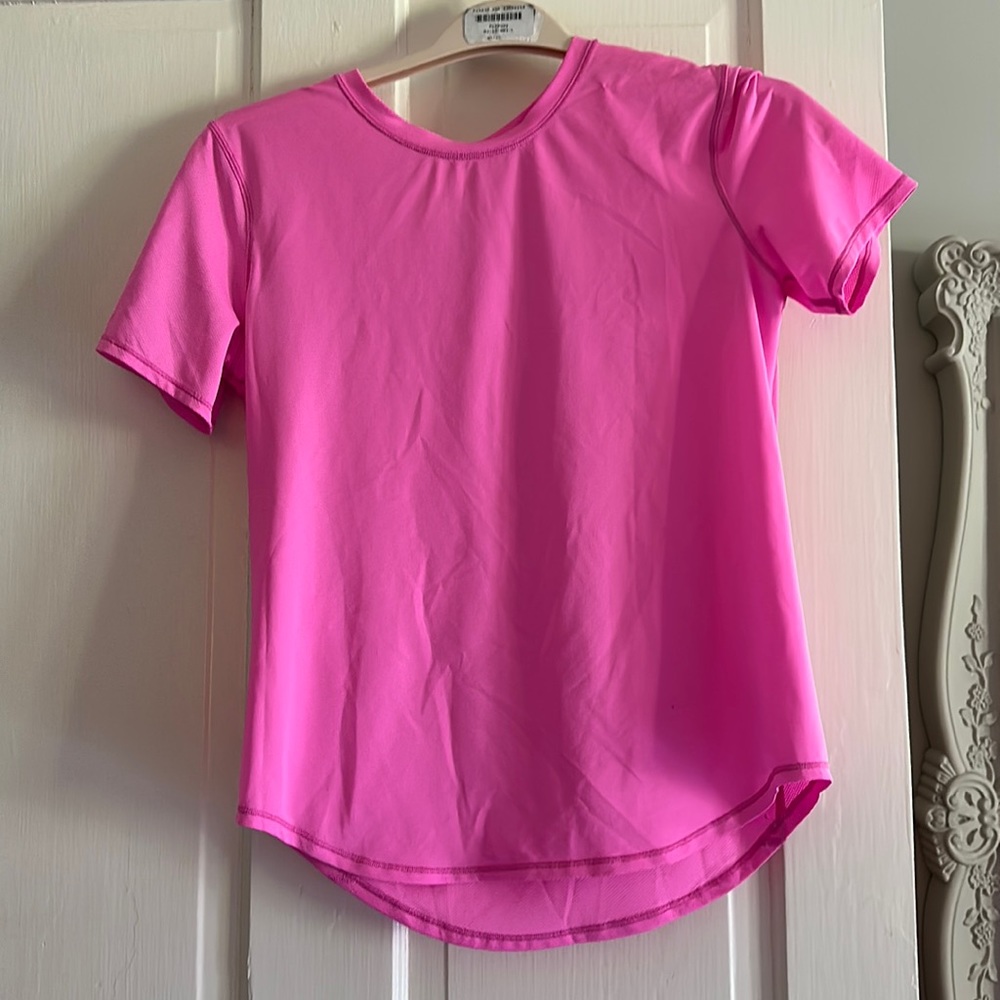 Lululemon size 6 short sleeve relaxed fit